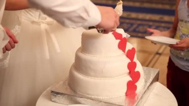 Gelin ve Damat Düğün pastası bıçak kesmek