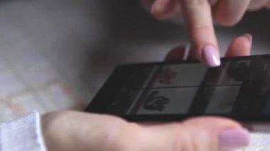Online mağaza için akıllı telefon satın almak Transcarpathia Poliana zarif güzel kadın v. 20.02.16 seçer