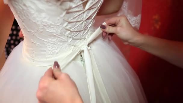 Dama de honor vestidos de novia cordones — Vídeo de stock