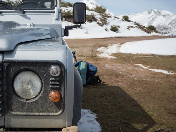 Expédition 4x4 à travers les montagnes — Photo