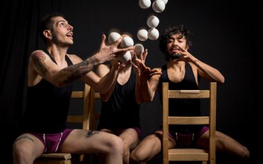 Komedi show circus hokkabazlar tarafından