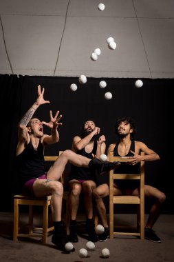 Komedi show circus hokkabazlar tarafından