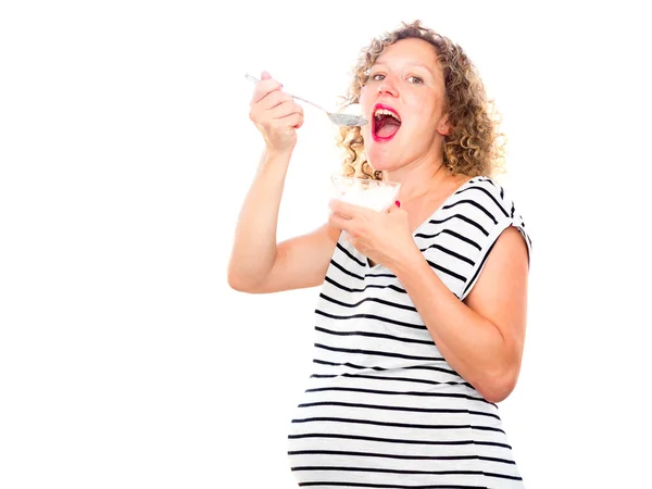 Szczęśliwa Kobieta w ciąży, jedzenia i cieszyć lody — Zdjęcie stockowe