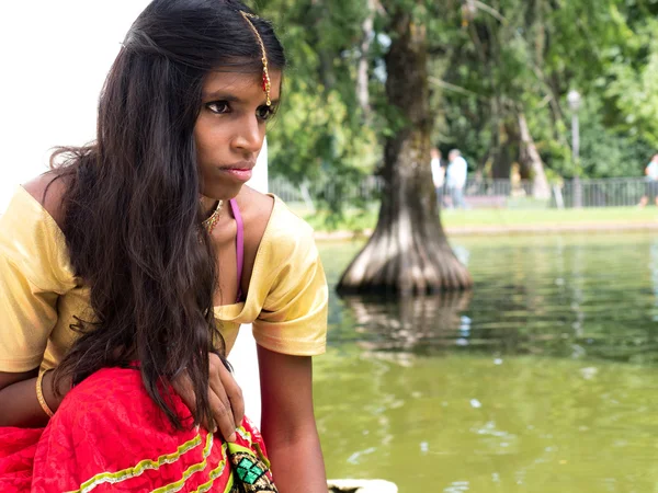 Beautiful young indian woman with nice eyes — Stock Photo, Image