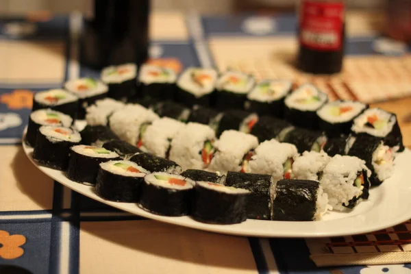 Casero Japonés Sushi Rollos Mesa — Foto de Stock