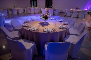 Restorandaki düğün masasının dekoru.