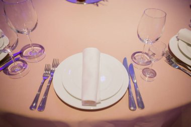 Restorandaki düğün masasının dekoru.