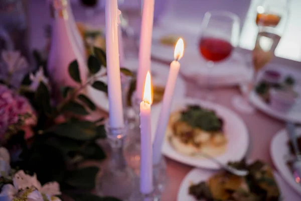 Свечи Вечером Столе Ресторане — стоковое фото