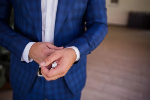 Man Suit Buttoning Cuffs His Shirt — Stock Photo, Image