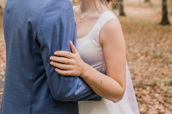 Sposo Con Sposa Insieme Nel Matrimonio Parco Autunnale — Foto Stock