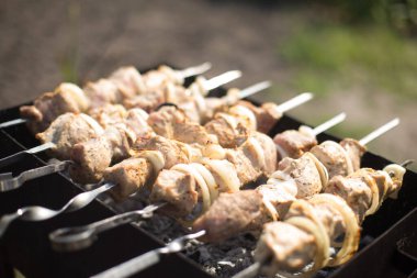 Et kebabı doğada ızgarada kızartılır.