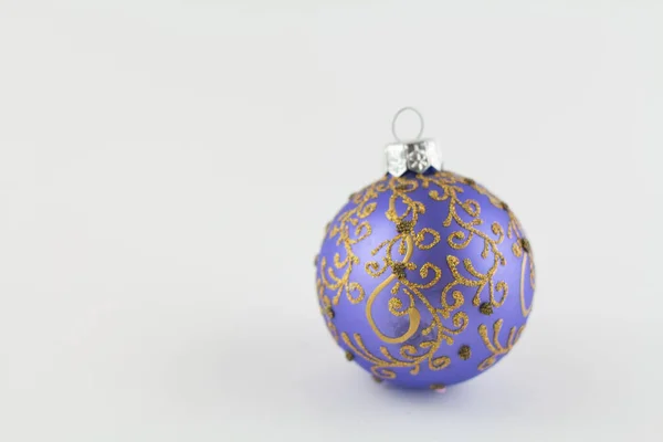 Purple Ball Christmas Tree White — Stock Photo, Image