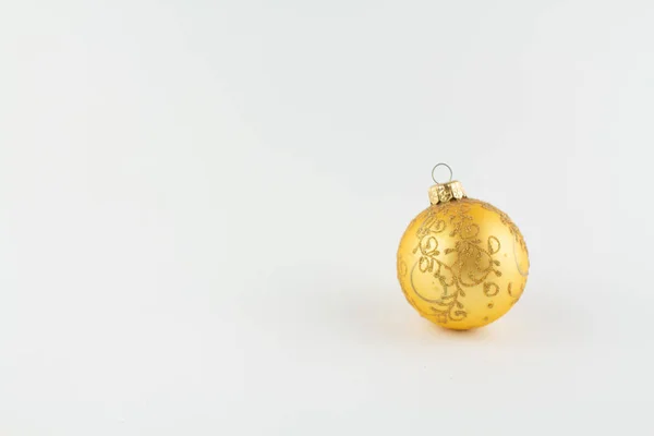 Palla Oro Albero Natale Bianco — Foto Stock