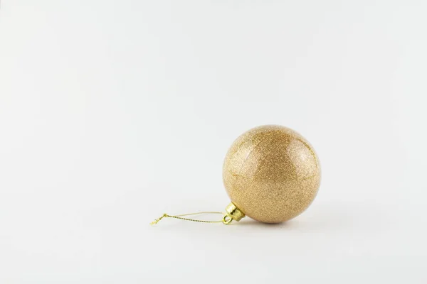 Bola Ouro Para Árvore Natal Branco — Fotografia de Stock