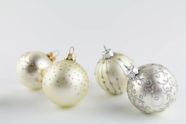 Viele Silberne Kugeln Für Den Weihnachtsbaum Auf Hintergrund — Stockfoto