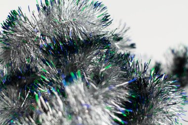 Noel için gümüş bir çelenk Tatil arka planında