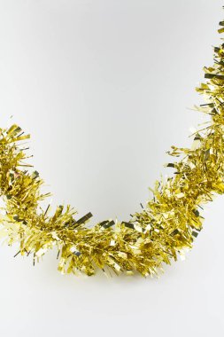 Noel için altın bir çelenk Tatil arka planında