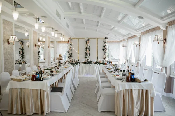 Ein Hochzeitstisch Mit Dekor Restaurant — Stockfoto