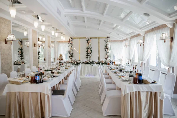 Ein Hochzeitstisch Mit Dekor Restaurant — Stockfoto