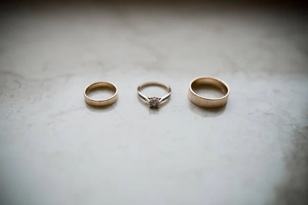 Wedding Gold Rings Lie Table — Stock fotografie