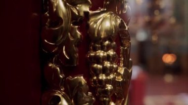 Kilisenin içinde güzel altın bir dekor