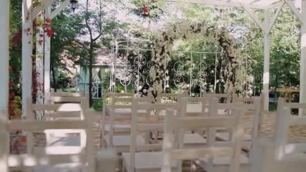 Arco Para Cerimônia Casamento Com Flores Jardim — Vídeo de Stock