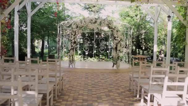 Arco Para Ceremonia Boda Con Flores Jardín — Vídeos de Stock