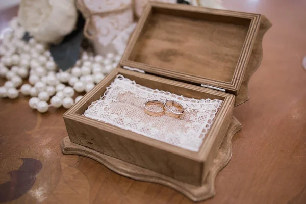 Wedding Gold Rings Wooden Box — Stock Photo, Image