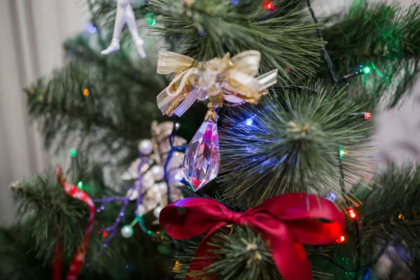 Belo Brinquedos Árvore Natal Com Guirlanda — Fotografia de Stock