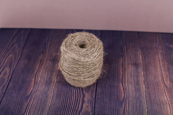 Hilo Artesanía Oscura Sobre Fondo Madera — Foto de Stock