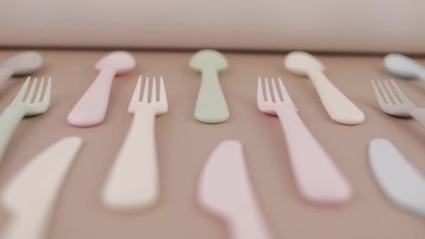 Set Posate Riutilizzabili Plastica Diversi Colori Cucchiai Forchette Coltelli Sul — Video Stock