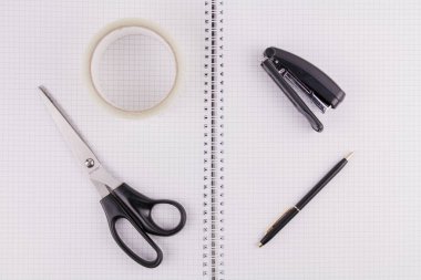 Not defteri zımba bandı ve kalem seti.