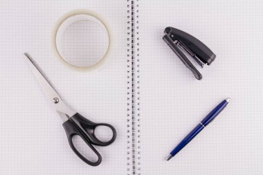 Not defteri zımba bandı ve kalem seti.