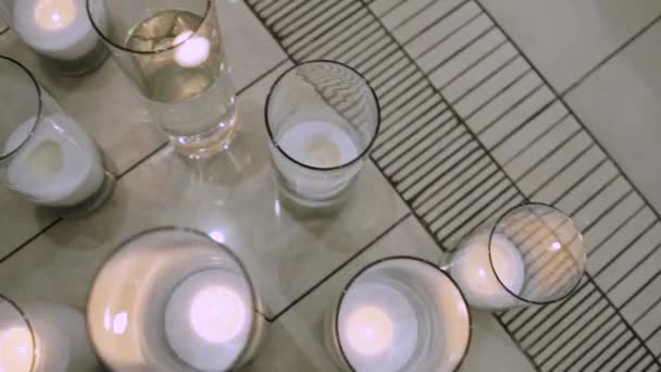 Decoração Velas Restaurante Chão Perto Lareira — Vídeo de Stock