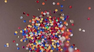 Tatil partisi için küçük pulların renkli arkaplanı