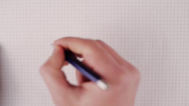 Een Man Schrijft Een Notitieboekje Met Een Pen Het Nummer — Stockvideo