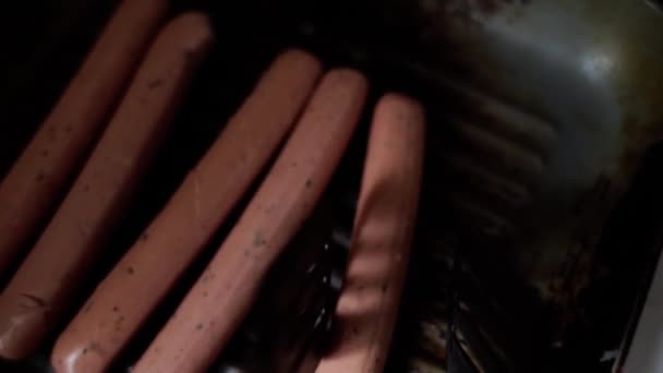 Długie Hot Dogi Kiełbaski Grillowane Patelni — Wideo stockowe