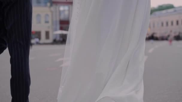 Groom Bride Walk Street City Wedding — Wideo stockowe