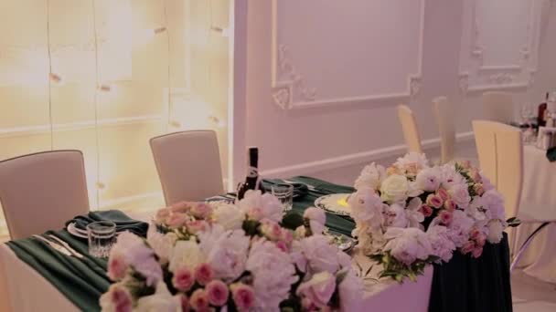 Τραπέζι Γάμου Νιόπαντροι Δεξίωση Διακόσμηση — Αρχείο Βίντεο