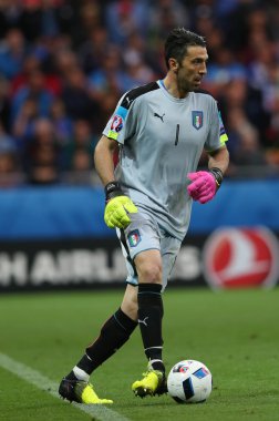 Buffon futbol maçı sırasında eylem