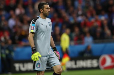 Buffon futbol maçı sırasında eylem