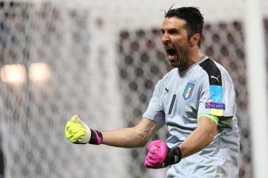 Buffon futbol maçı sırasında eylem