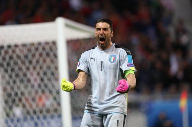 Buffon futbol maçı sırasında eylem