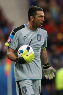 Buffon futbol maçı sırasında eylem