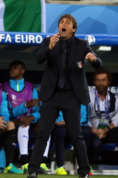 Antonio Conte κατά τη διάρκεια του ποδοσφαίρου αγώνα — Φωτογραφία Αρχείου