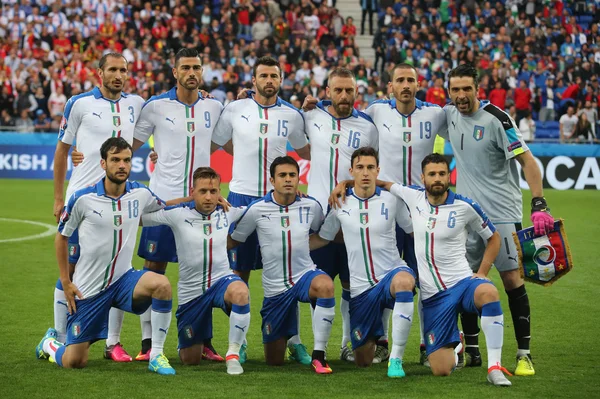 Equipo italiano antes del partido de fútbol — Foto de Stock
