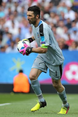 Euro 2016 yılında Fransa - İtalya Vs İsveç arasında maç