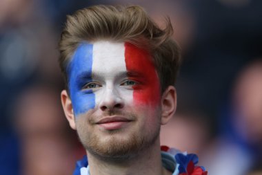 Destekçileri ve fanlar futbol maçı sırasında