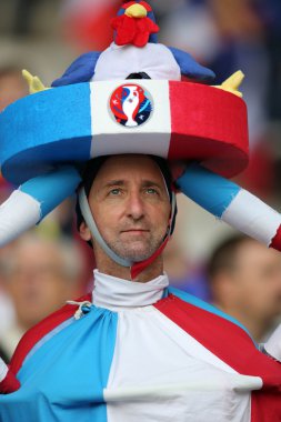 Destekçileri ve fanlar futbol maçı sırasında