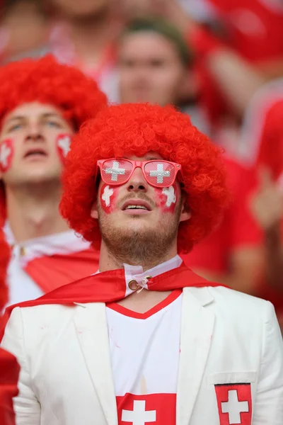 Patrocinadores y aficionados durante el partido de fútbol — Foto de Stock